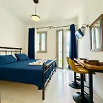 Maya Mallis Apartment *