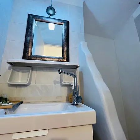 Maya Mallis Apartment *