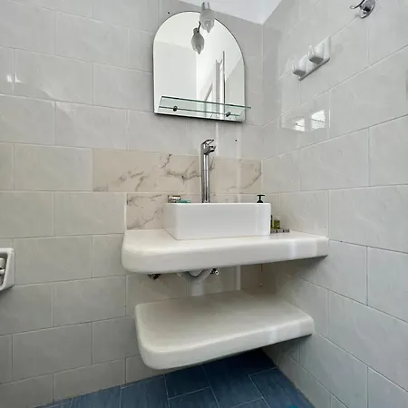 Maya Mallis Apartment Adamantas (Milos)