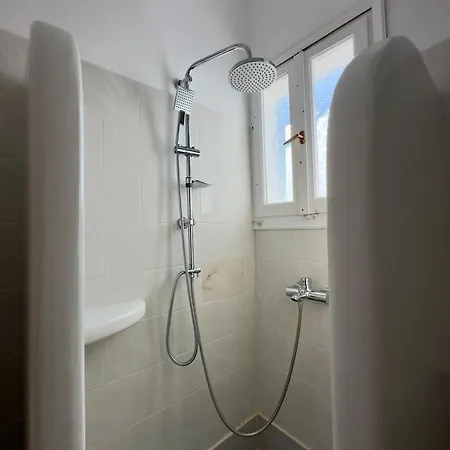 Maya Mallis Apartment Adamantas (Milos)