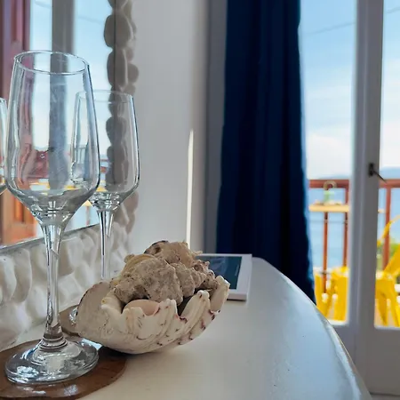 Maya Mallis * Adamantas (Milos)