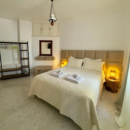 Maya Mallis Apartment *