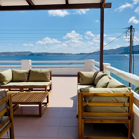 Maya Mallis آداماس