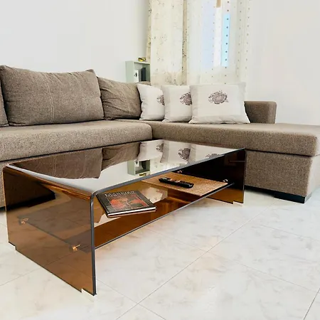 Maya Mallis * Adamantas (Milos)