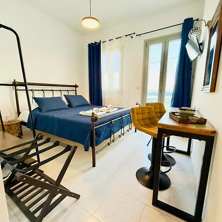 Maya Mallis Apartment Adamantas (Milos)