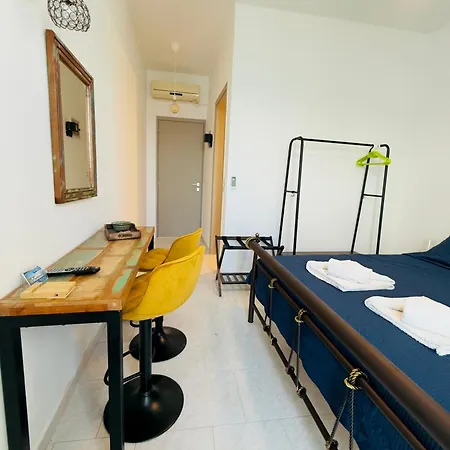 Maya Mallis Adamantas (Milos)