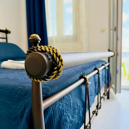 Maya Mallis * Adamantas (Milos)