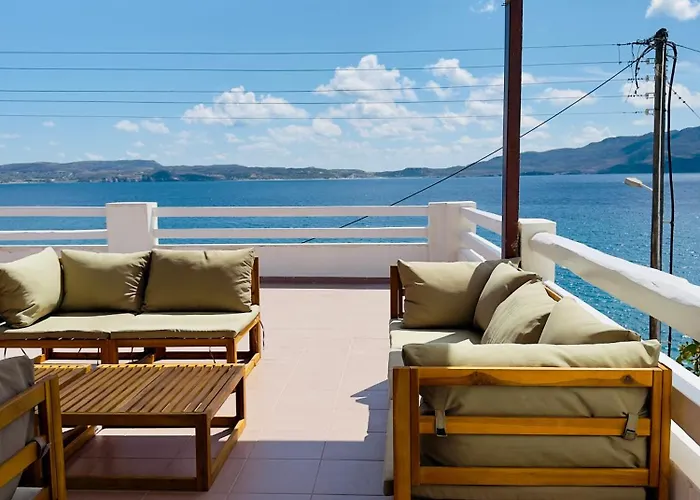 Maya Mallis آداماس